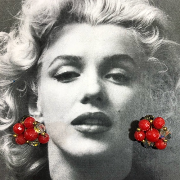 Vintage 60’s red and aurora borealis bead earrings - Picture 2 of 3